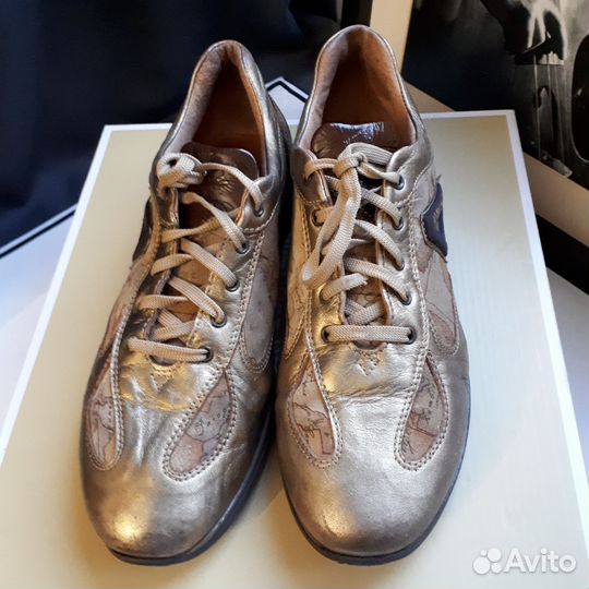 Кроссовки женские р.38