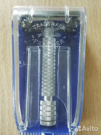 Безопасная бритва Feather