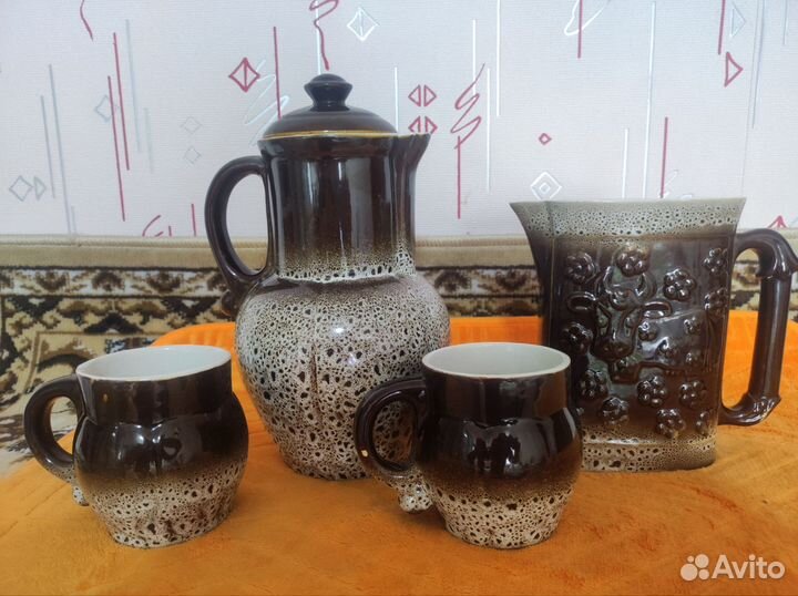 Керамический кувшин и молочник, и 2 кружечки
