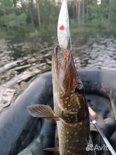 Блесна незацеп. ручной работы с сотами с флюошарик