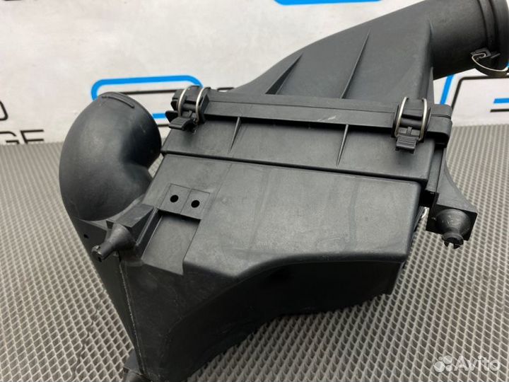 Корпус воздушного фильтра Mercedes-Benz C-Class