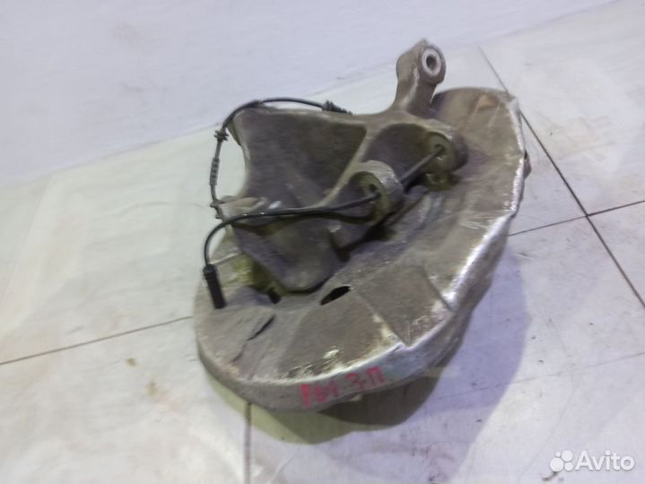 Кулак задний правый бмв