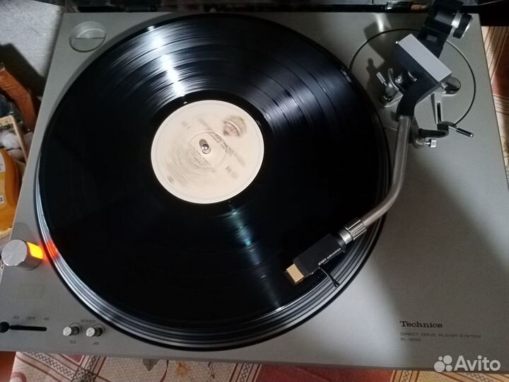 Проигрыватель винила Technics SL 1200