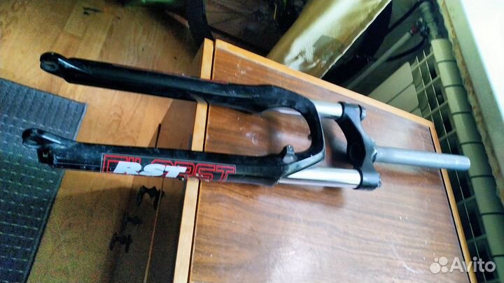 Велосипедная вилка gila RST Под 26 колесо