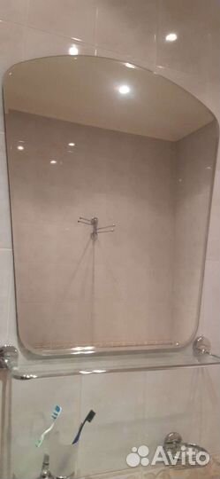 Зеркало и к нему стекл.полка