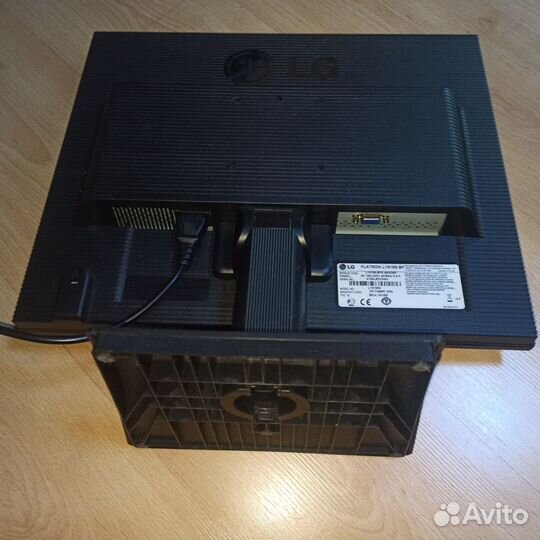 Монитор LG flatron L1919S