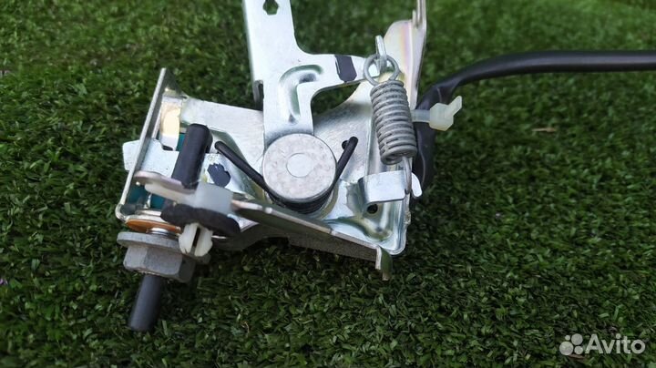 Замок лючка бензобака Toyota Estima GSR50 2GR-FE