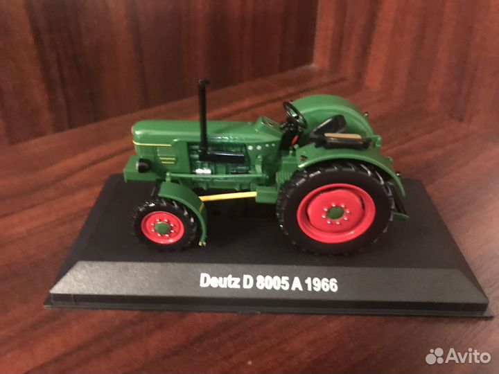 Модель трактора 1/43