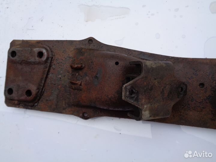 Ниссан патрол Y61 Балка крепления МКПП