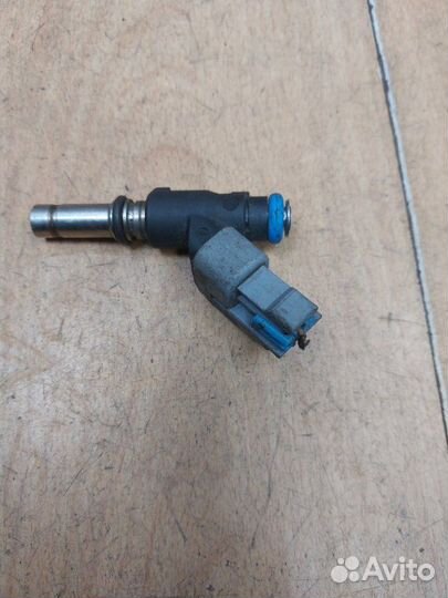 Топливная форсунка Opel Zafira B Z16XER 2009