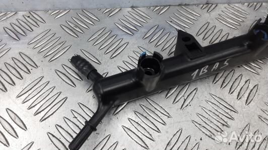 Топливная рампа бензиновая jeep grand cherokee WK2