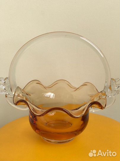 Вазы из цветного стекла