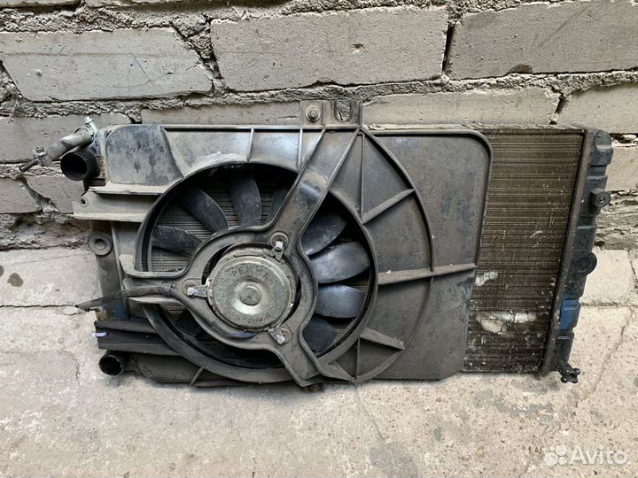 Радиатор охлаждения бу Ваз 2110 Vaz LADA 2110