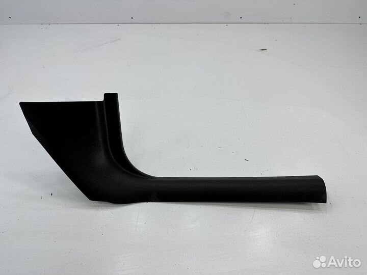 Skoda Octavia A7 накладка порога правая