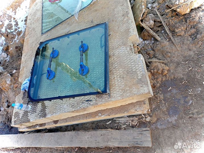 Стекло кузовное заднее левое Нуundai 210 lc-7