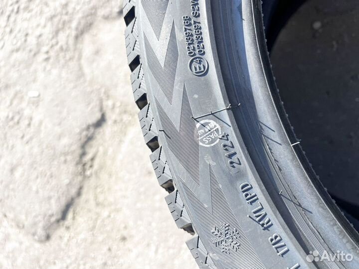 Sonix Winter Xpro Studs 69 275/40 R21 77T