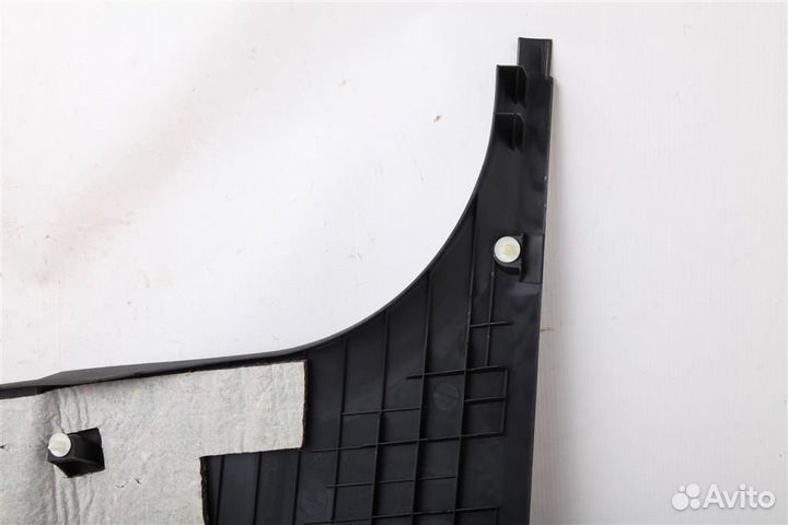 Обшивка стойки средняя правая Mercedes-Benz W210