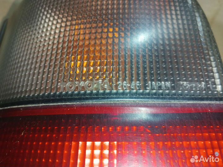 Фонарь задний левый Toyota Hiace 1996г