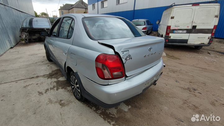 Toyota Echo 2002 1.5ат - на запчасти