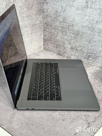 MacBook Pro 15 2019 i9 32 256