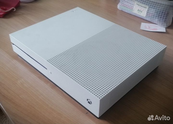 Xbox one s 1tb 100+игр, gamepass