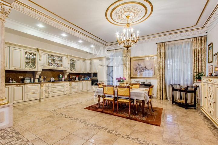 Коттедж 2000 м² на участке 95 сот.
