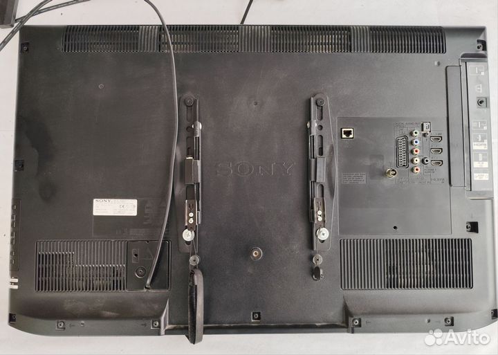 Телевизор Sony KDL-32EX720 в рабочем состоянии
