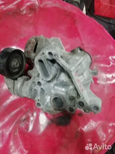 Помпа термостат Тойота Камри 2.5 v55 v50