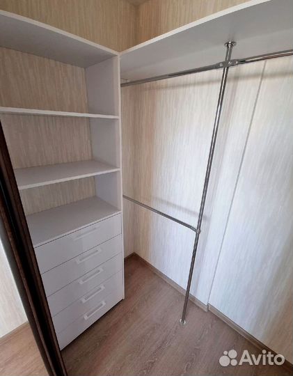 Шкаф распашной створчатый