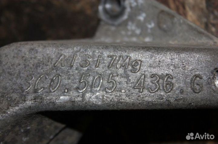 Цапфа задняя правая Volkswagen Tiguan 5N1