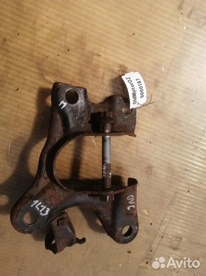 Кронштейн заднего рычага правый Opel Vectra C (20