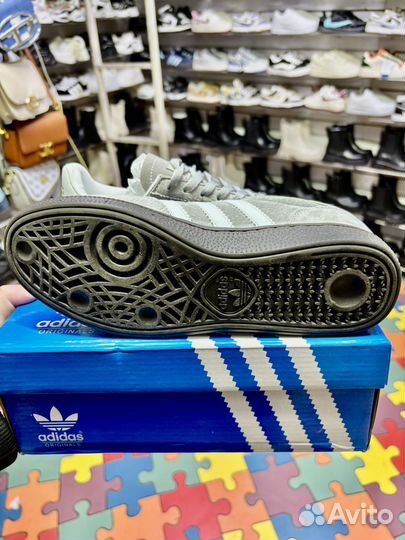 Женские кроссовки Adidas