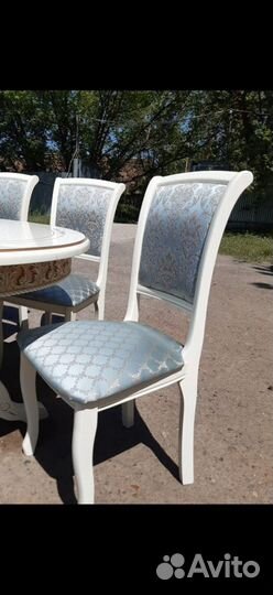 Столы и стулья