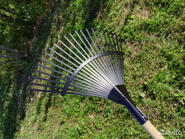 Грабли для листьев с чер. Classic Fiskars 1001586