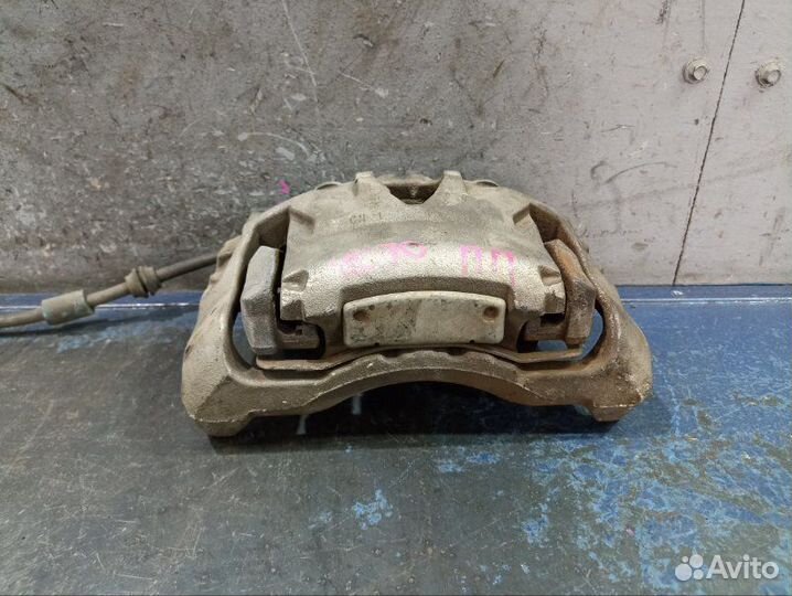 Суппорт передний правый Volvo Xc70 3 Поколение BZ