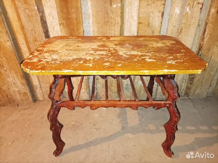 Журнальный столик резной