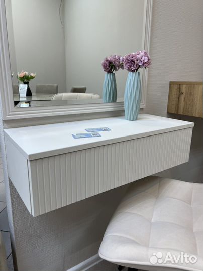 Консоль с зеркалом