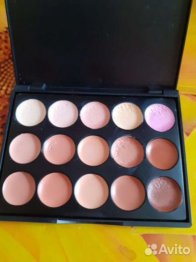 Палетка для макияжа