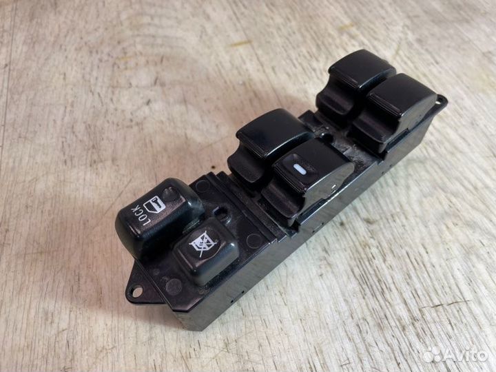 Блок управления стеклоподъемниками передний левый