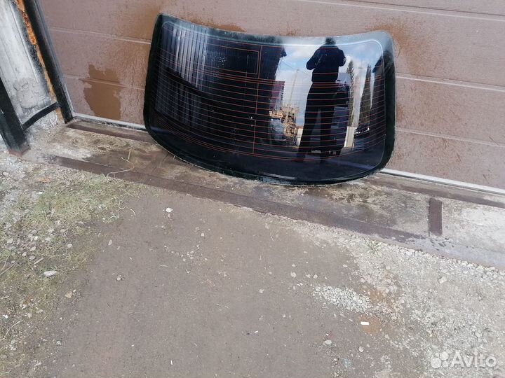 Заднее стекло Nissan Cedric\Gloria Y 33