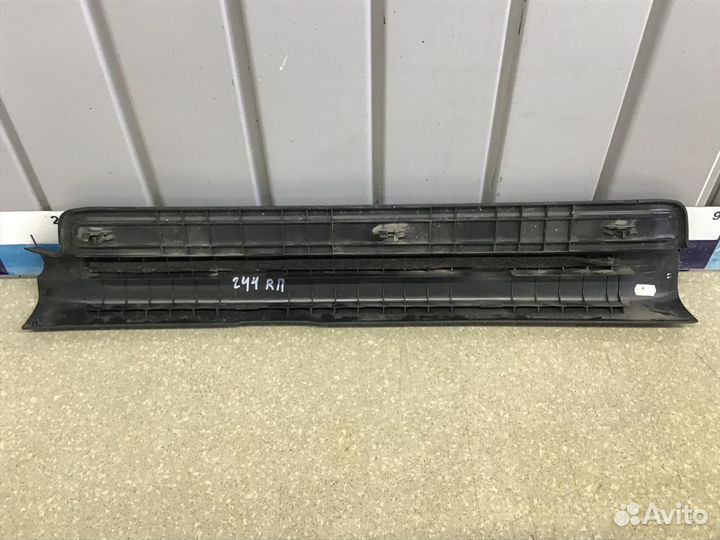 Накладка порога (внутренняя) Toyota Avensis II 200