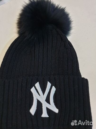 Шапка Новая чёрная с помпоном натуральным
