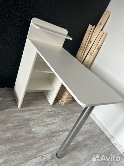 Маникюрный стол