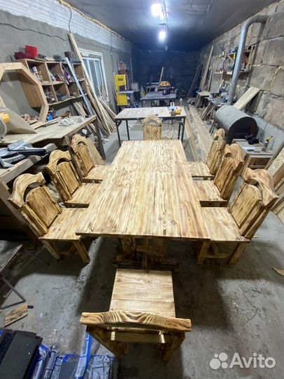 Стол обеденный