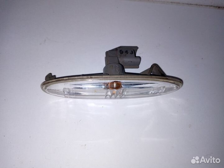 Повторитель поворота в крыле Toyota Camry v40