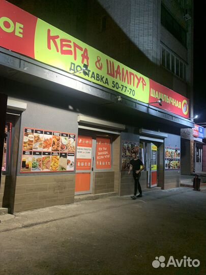 Продавец разливных напитков