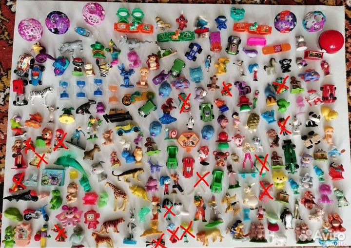 Много игрушек из киндера все