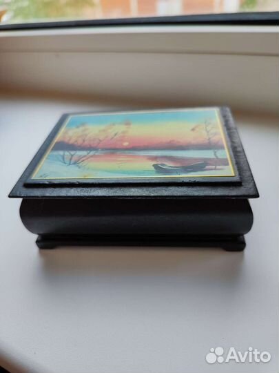 Шкатулка лаковая миниатюра