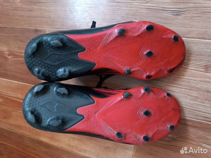 Футбольные бутсы adidas predator freak