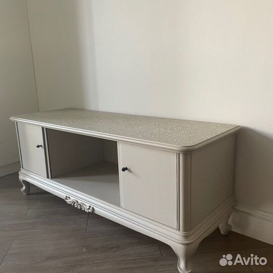 Тумба под тв из массива дерева